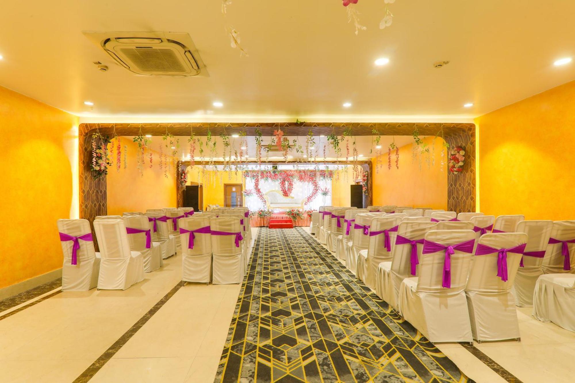 Super Townhouse Viraj Khand Formerly Veridian Inn Chinhat Bagian luar foto