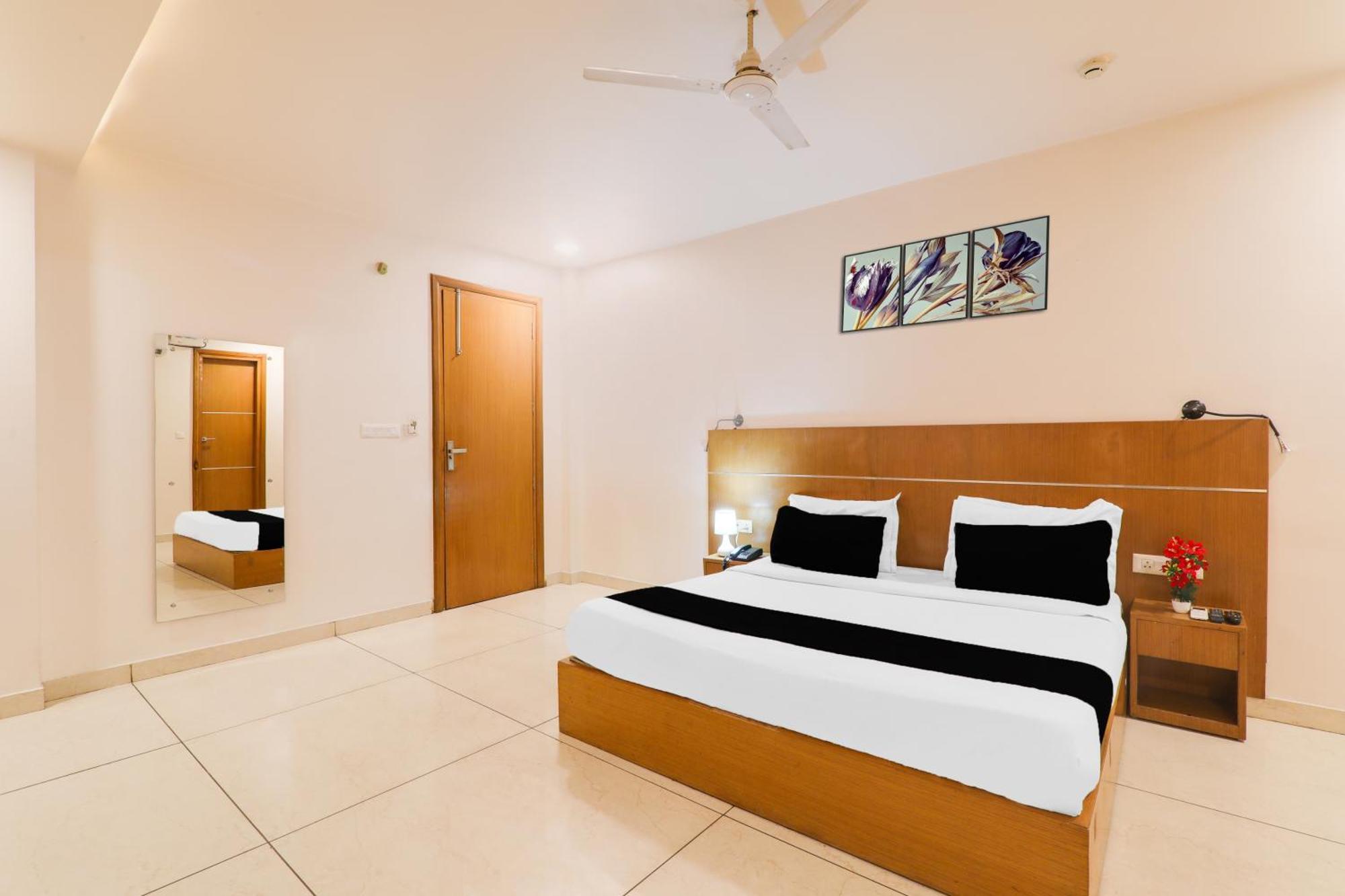 Super Townhouse Viraj Khand Formerly Veridian Inn Chinhat Bagian luar foto