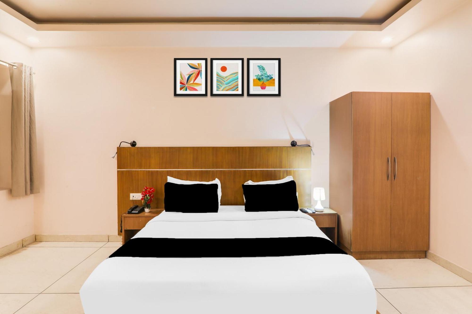 Super Townhouse Viraj Khand Formerly Veridian Inn Chinhat Bagian luar foto