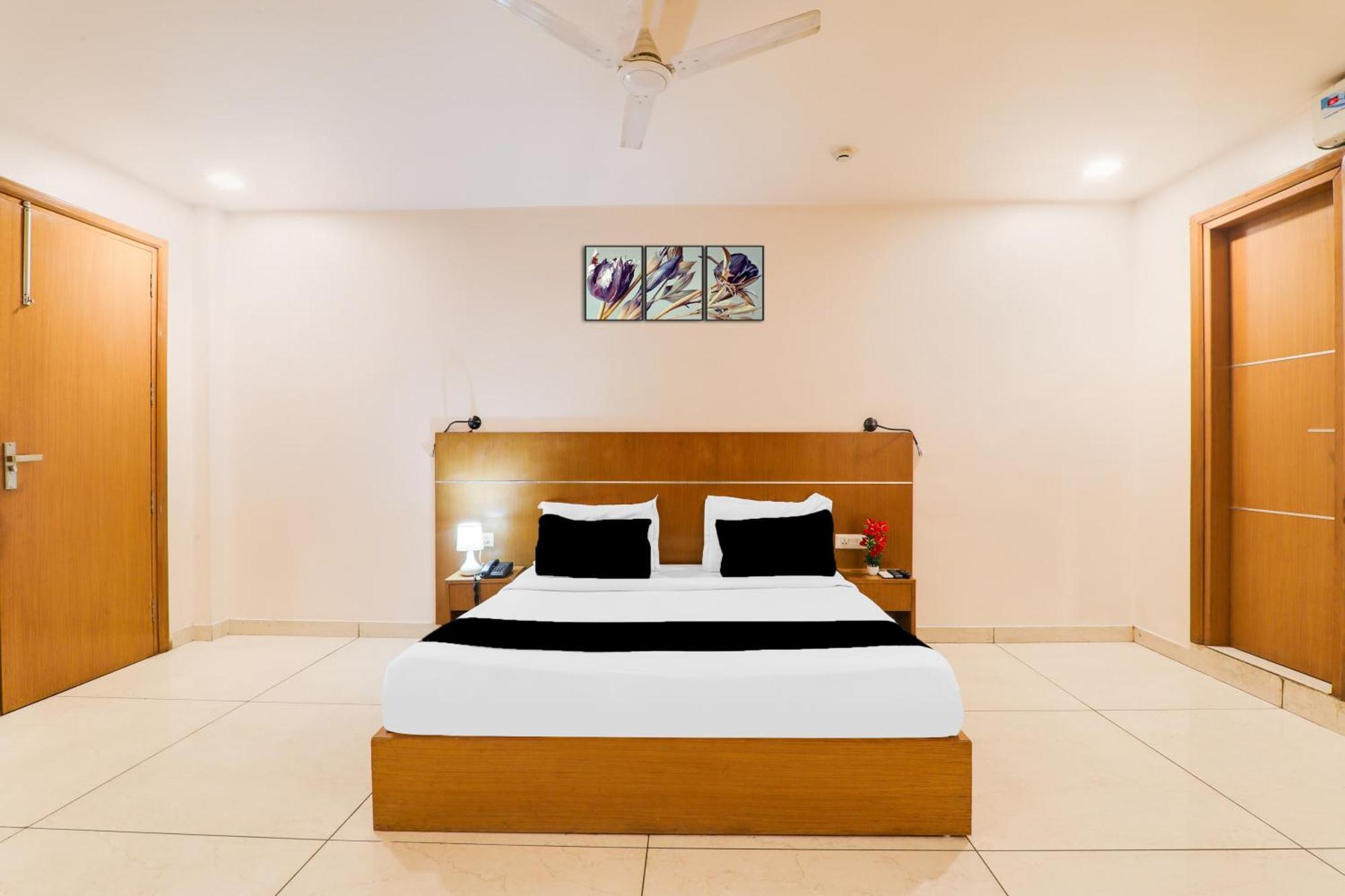 Super Townhouse Viraj Khand Formerly Veridian Inn Chinhat Bagian luar foto