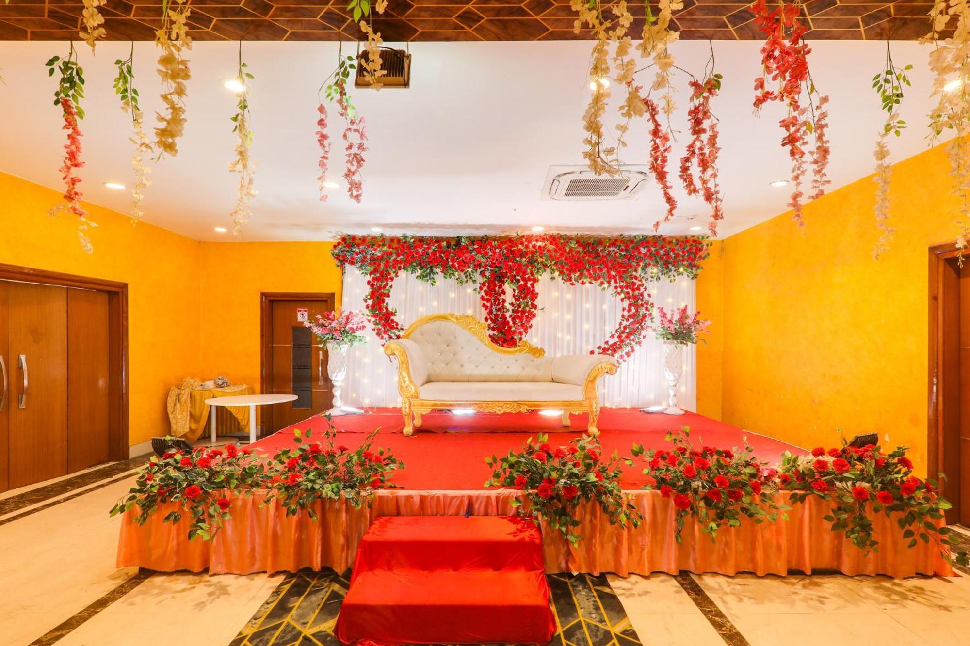 Super Townhouse Viraj Khand Formerly Veridian Inn Chinhat Bagian luar foto