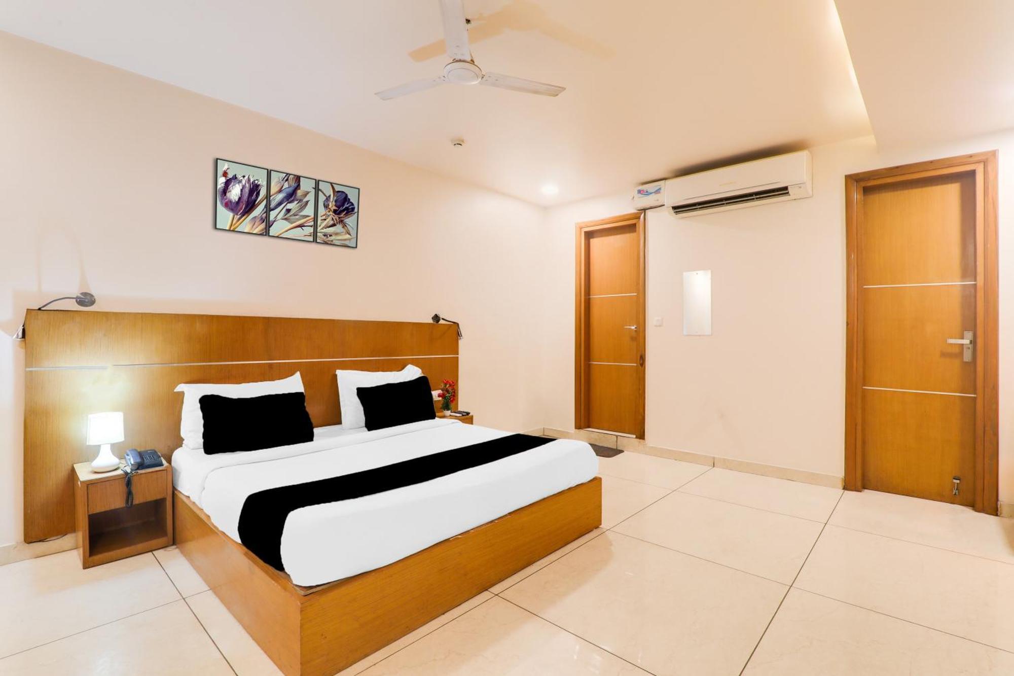 Super Townhouse Viraj Khand Formerly Veridian Inn Chinhat Bagian luar foto