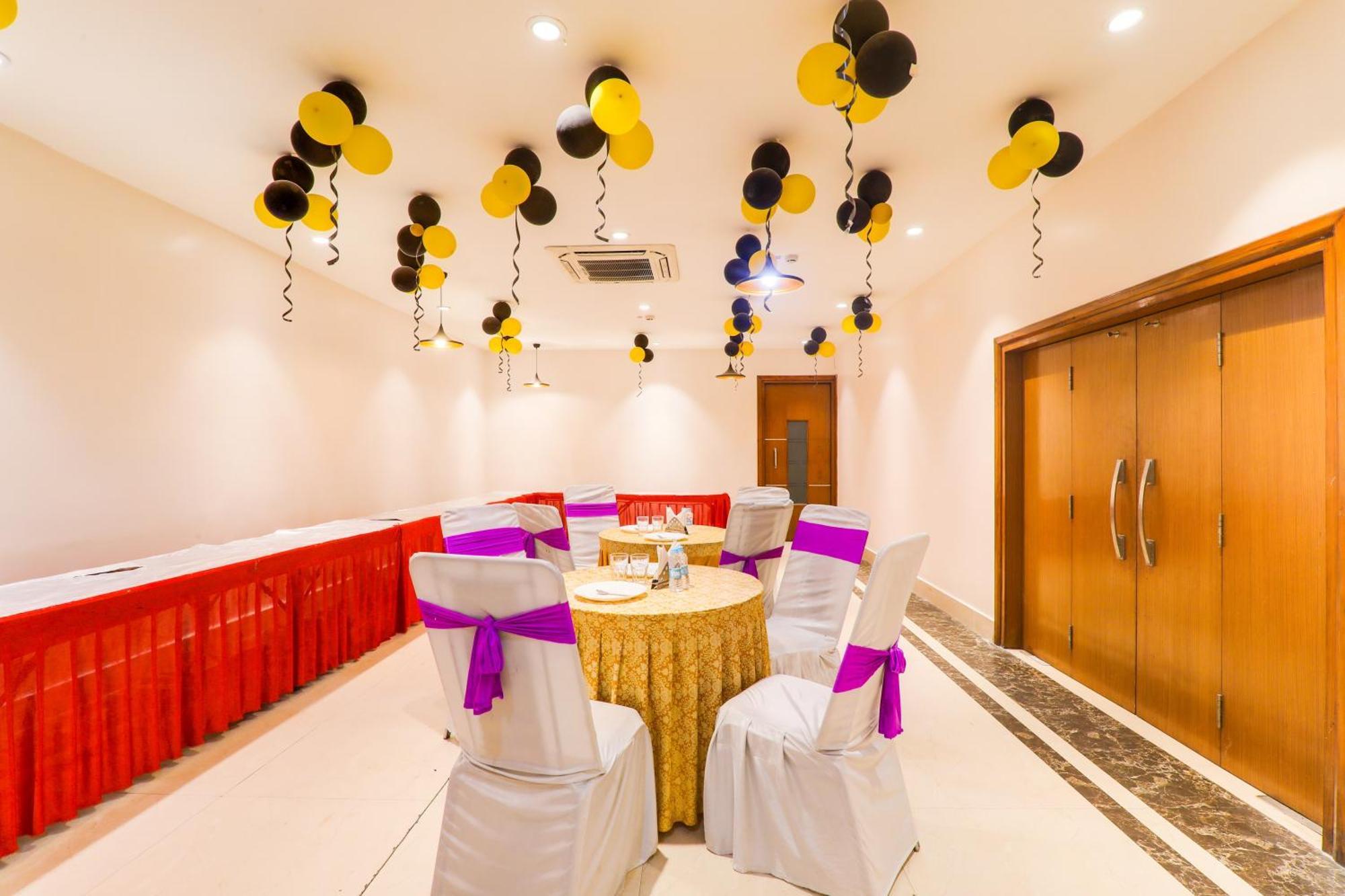 Super Townhouse Viraj Khand Formerly Veridian Inn Chinhat Bagian luar foto
