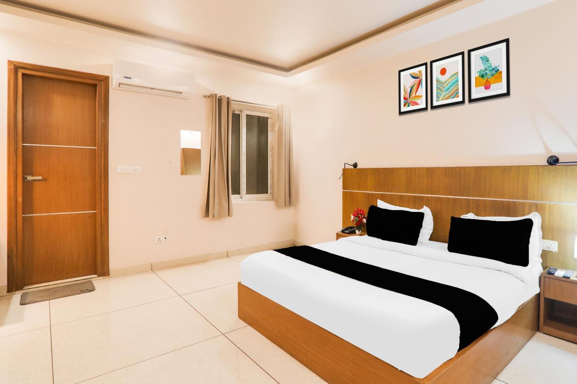 Super Townhouse Viraj Khand Formerly Veridian Inn Chinhat Bagian luar foto